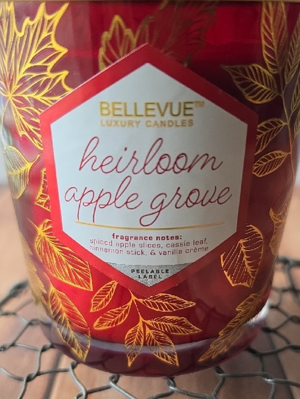 Bellevue Heirloom Apple Grove Candle - Red & Gold - Picture 5 of 5